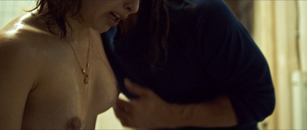 Lola le Lann dans un oiseau bleu dans mon cœur