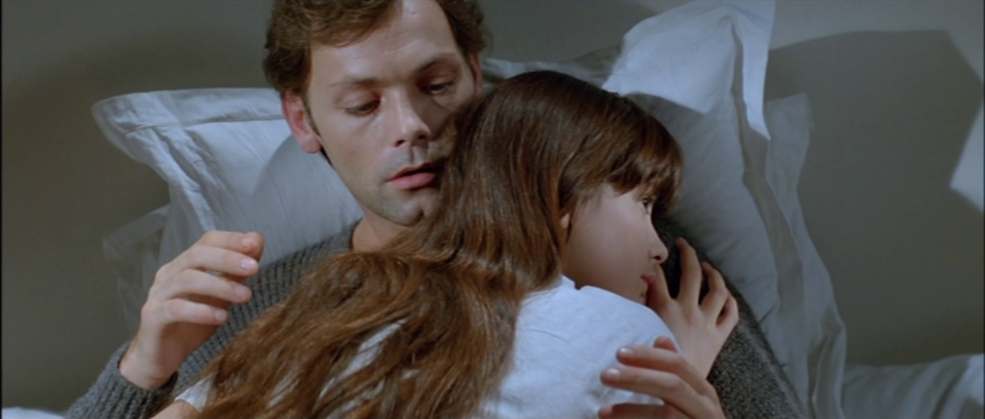 Le gamin larooi sa petite amie Katarina