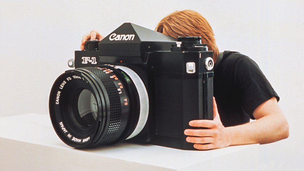 Deux filles sont des policiers