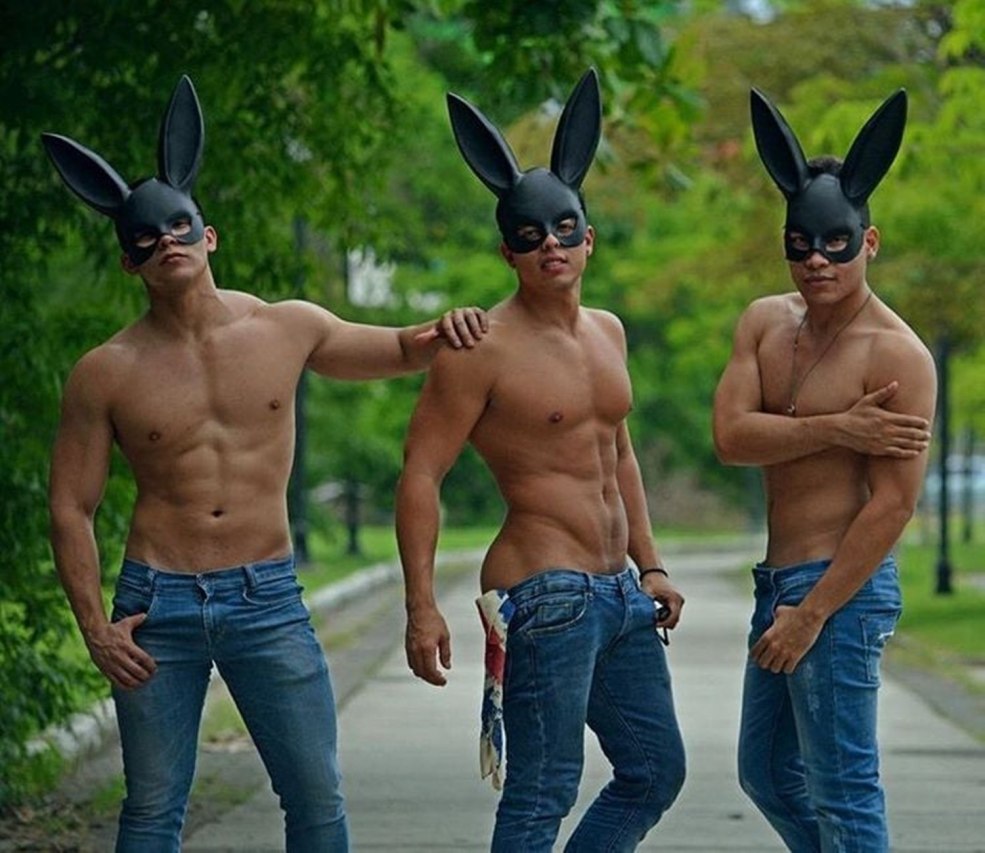 Stars du porno dans une robe de mariée