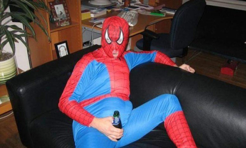 Costume drôle d'un homme d'araignée