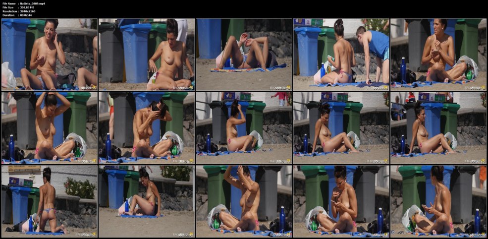 Les femmes nues s'amusent