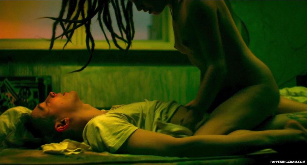 Ekaterina Vilkova et Zori voici silencieux ... (2015) Nude