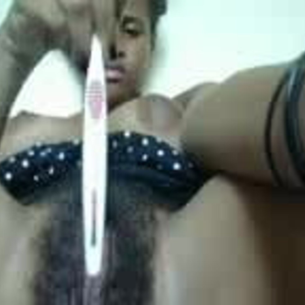 Masturbation avec une brosse à dents électrique