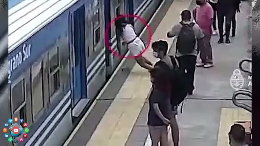 La femme est tombée sous le train