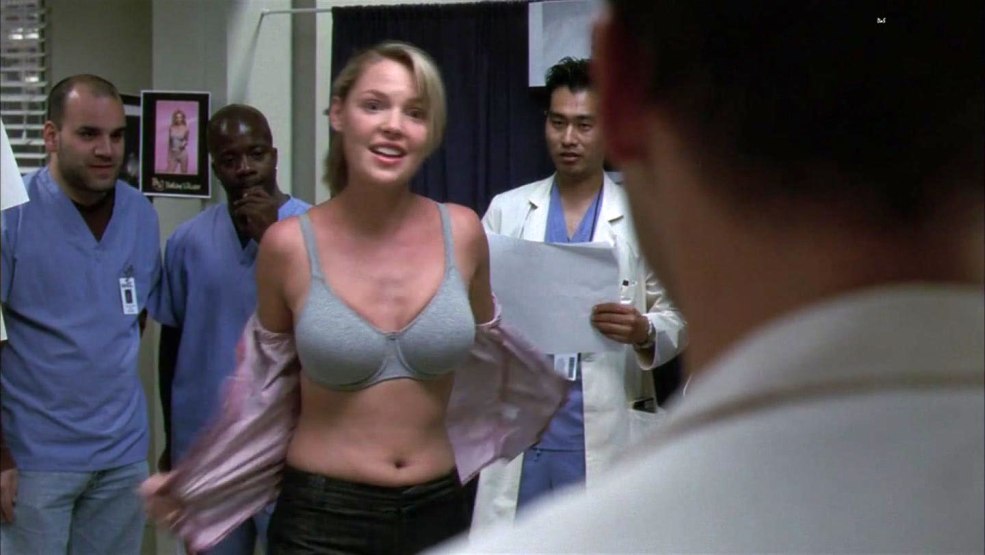 Katherine Heigl tue les seins