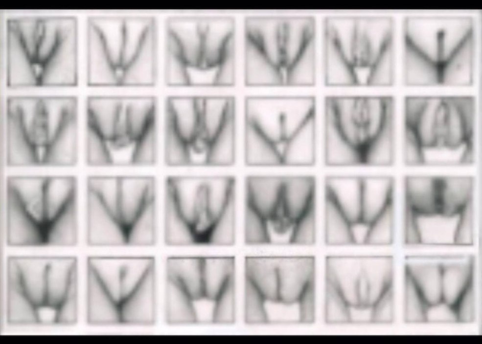 Les femmes nues ferment -