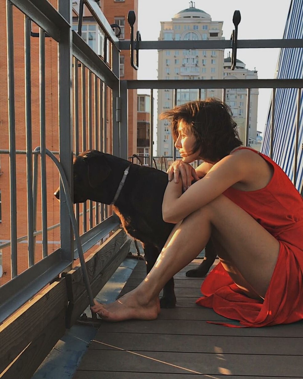 Eagle et queues du maillot de bain Alina Astrovskaya