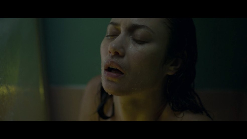 Olga Kurilenko nue dans des films