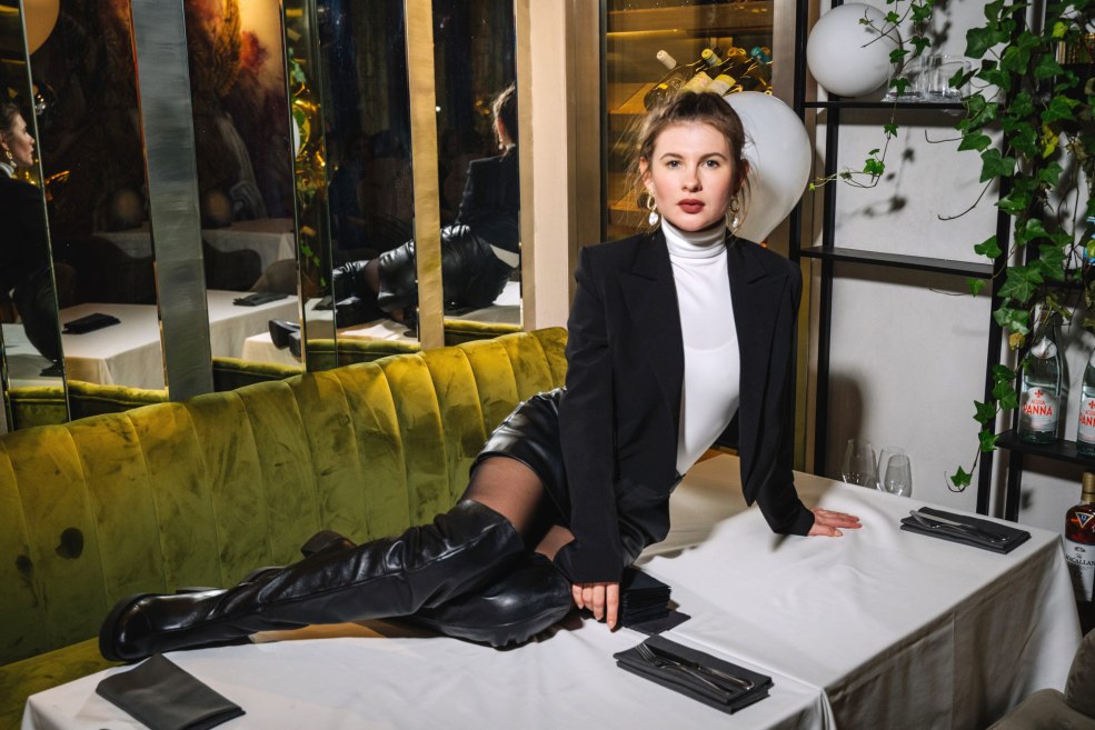 Anna Tsukanova-kott Photo