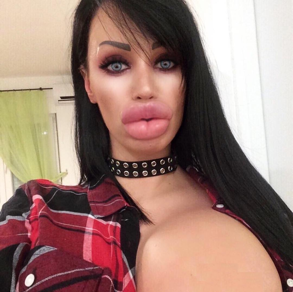 Les plus grandes lèvres en silicone