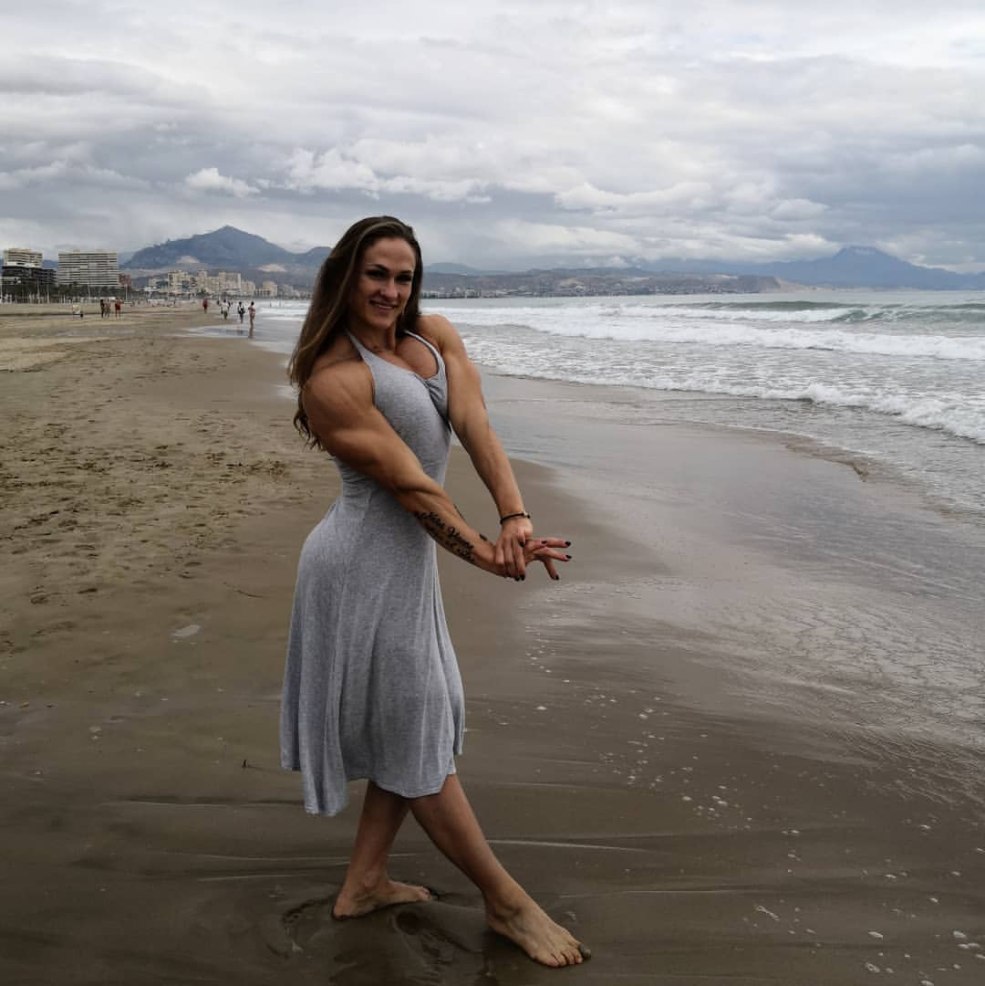 Cat Anna Tsukova en sous-vêtements