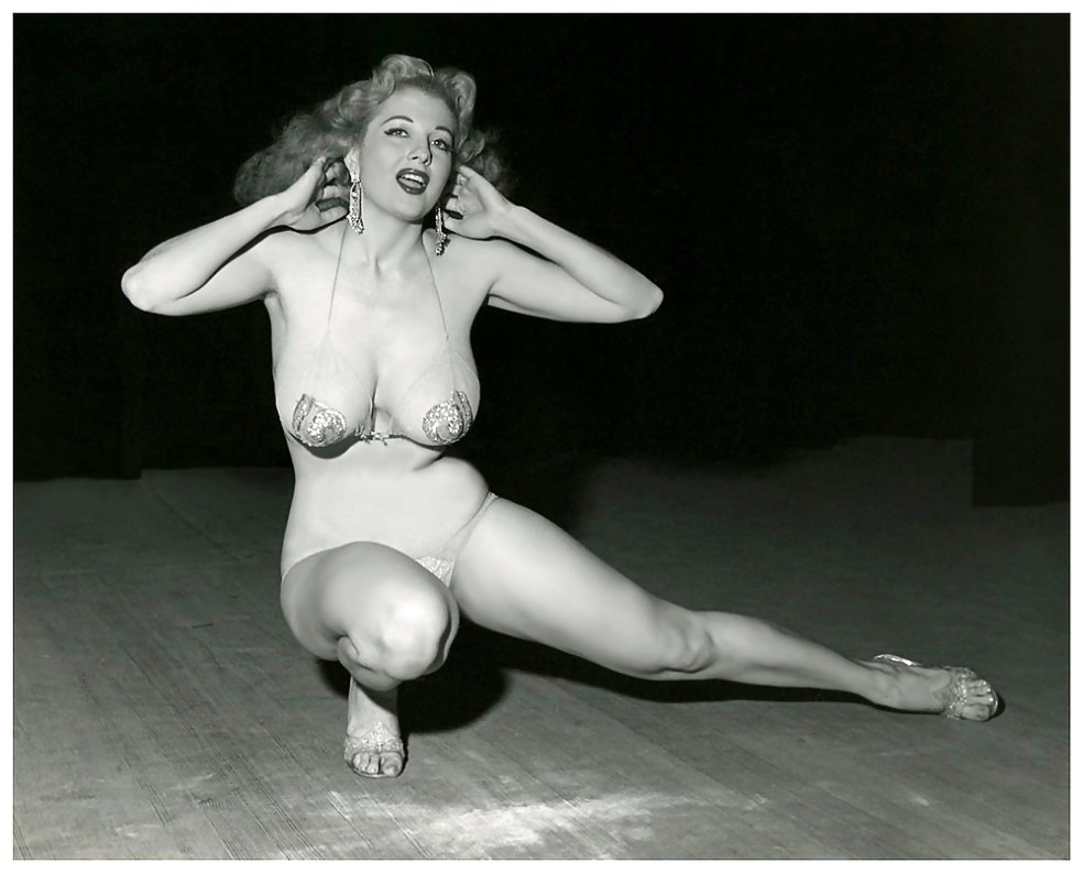 Betty Brosmer Nudenka