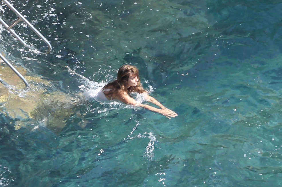 Pinelope Cruz Bathes Topless