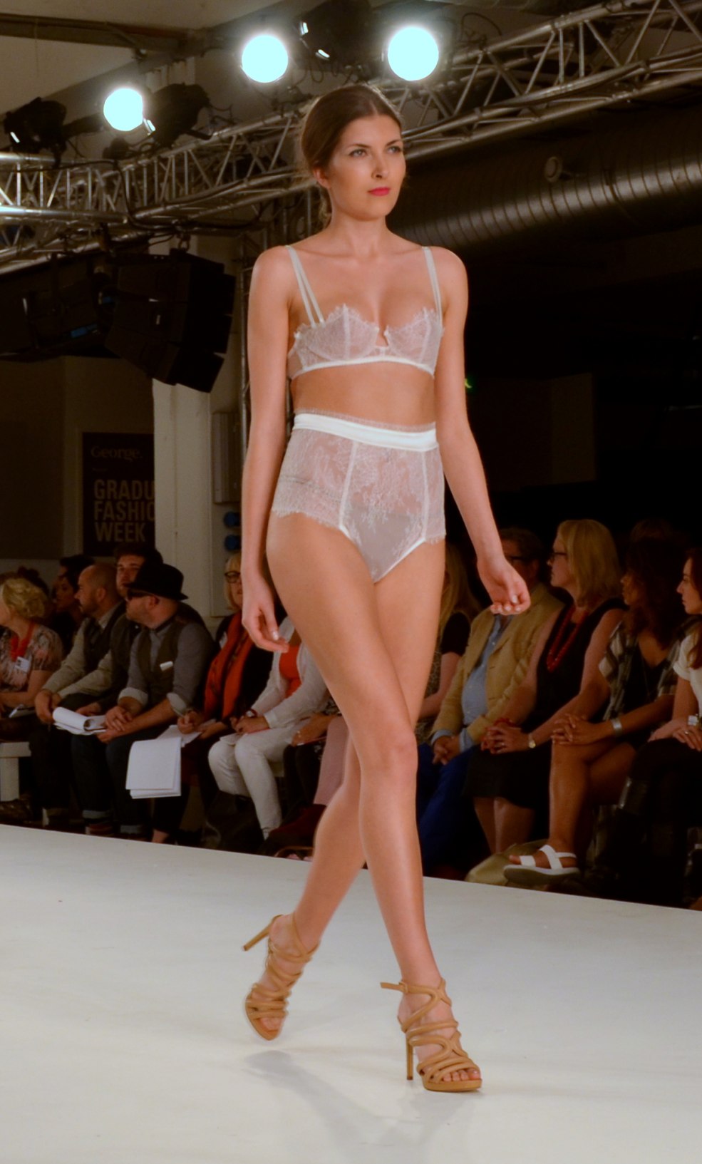 Karly Kloss sur le podium