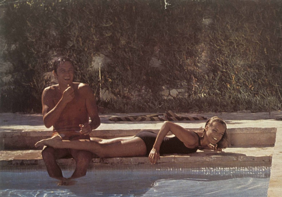 Pool Alain Delon Plot