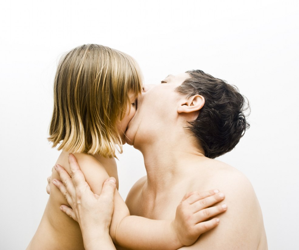 Inceste des mères et des fils nus