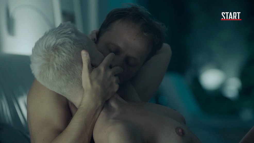 Daria Frost avec des seins nus