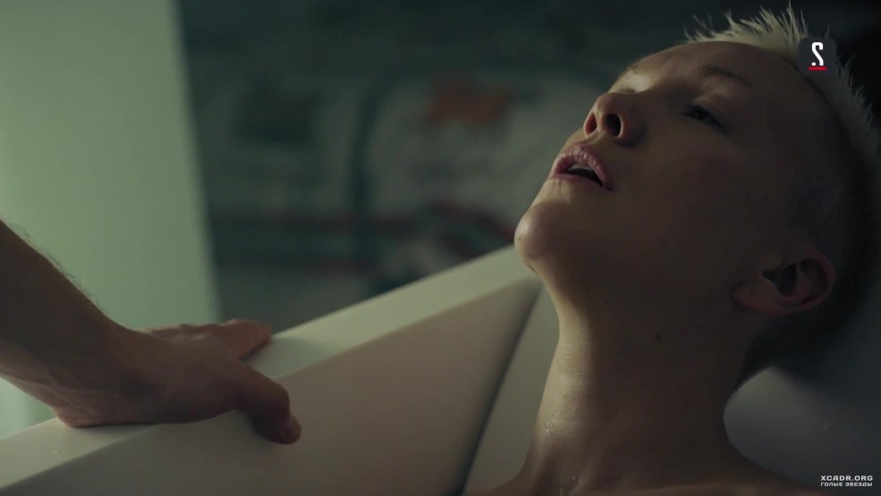 Naked Daria Moroz dans la série "Casters"