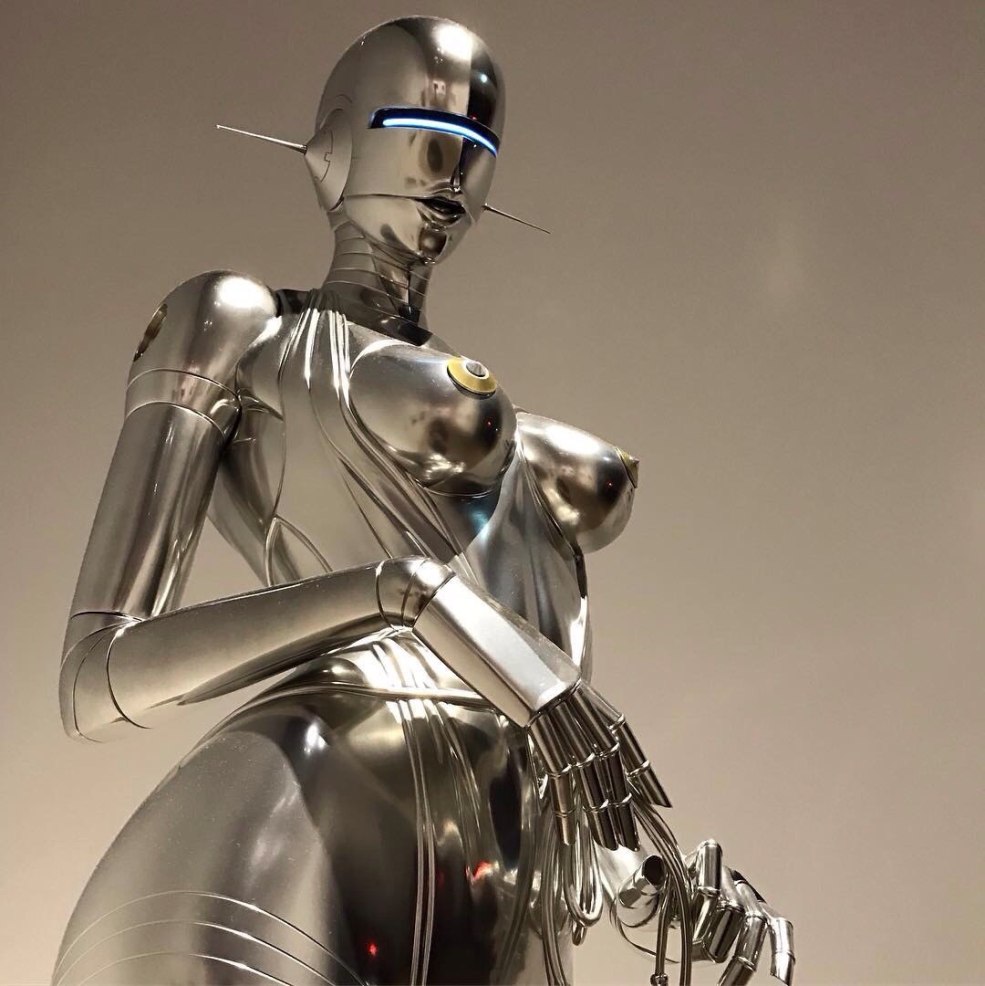 Fille dans l'art de l'art à vaisselle