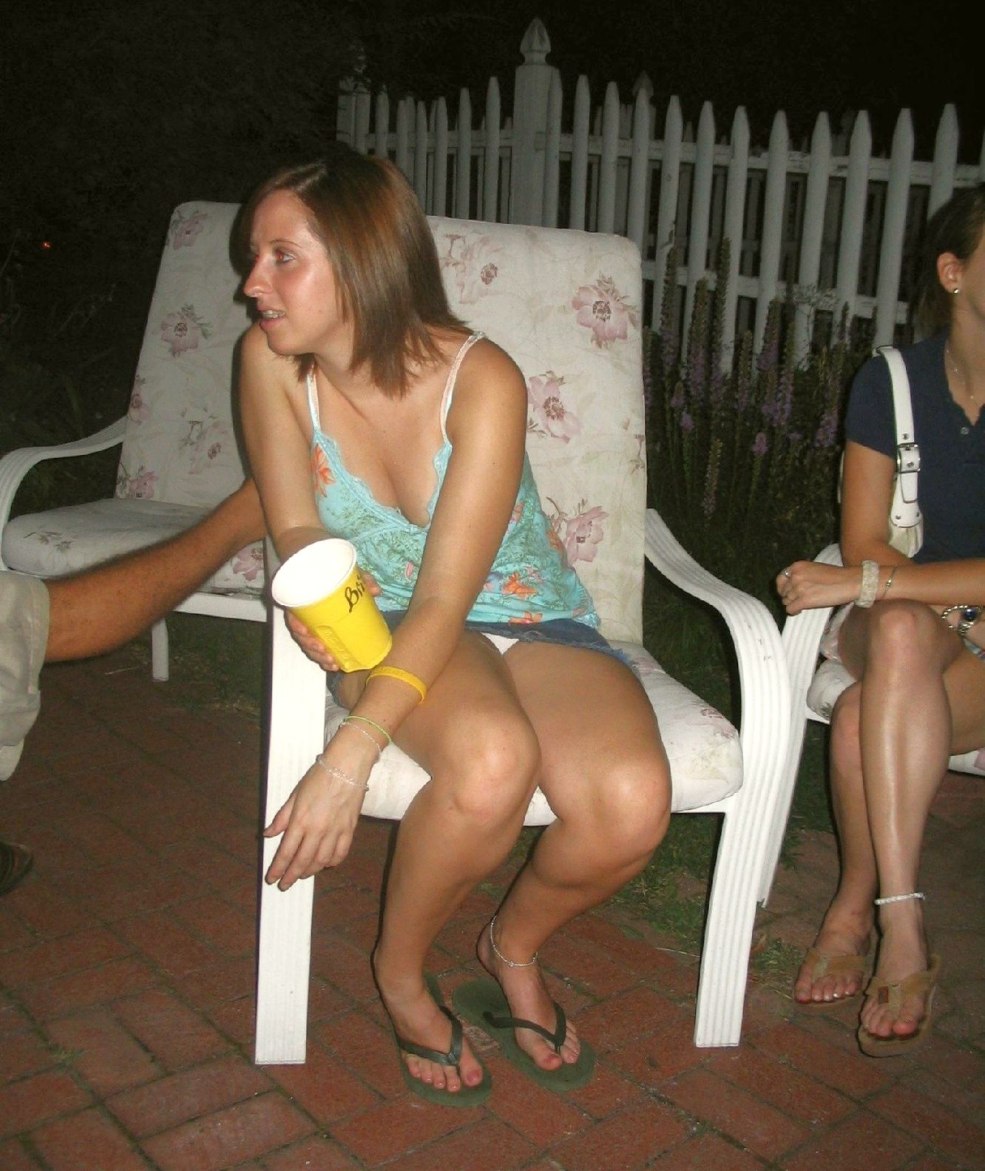 Il pointe vers lui-même