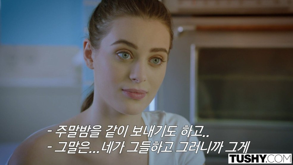 Grands seins dans une robe corset