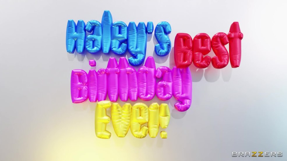 Lana Rhodes dans le magasin