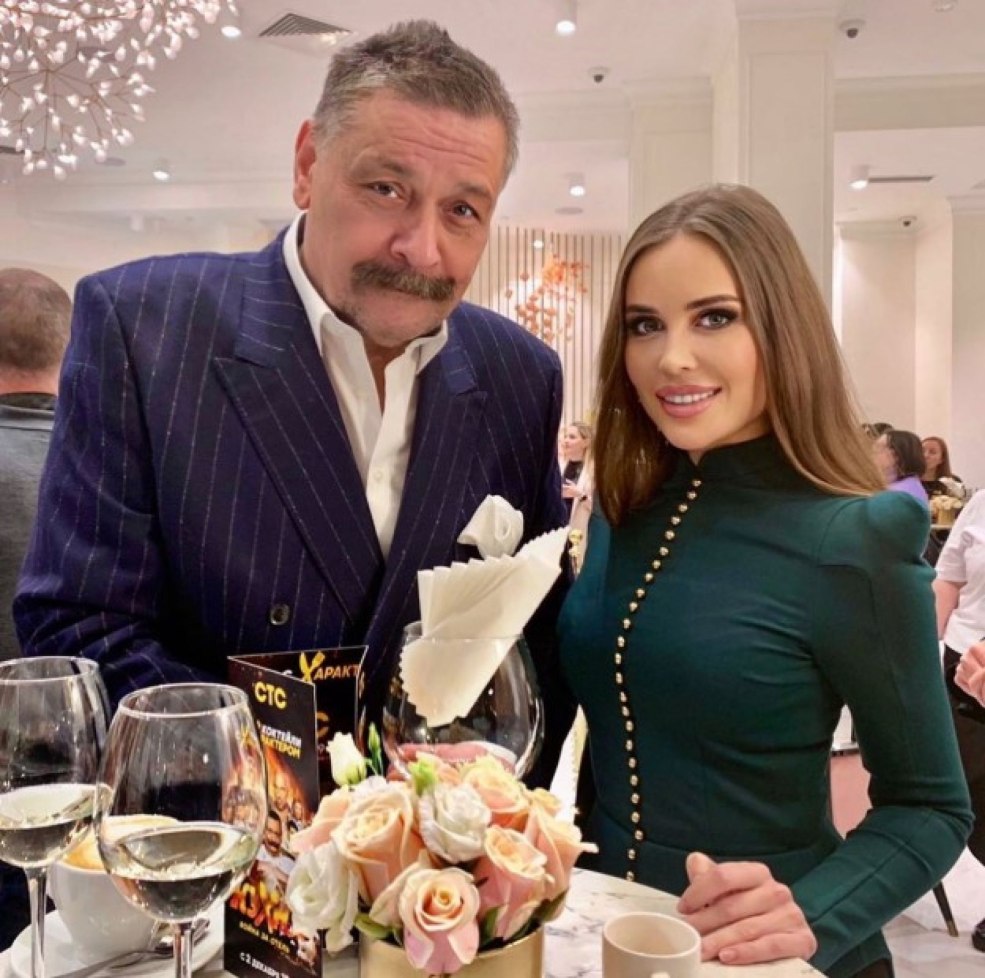 Mikhalkova dans le strip-teaseuse de la série