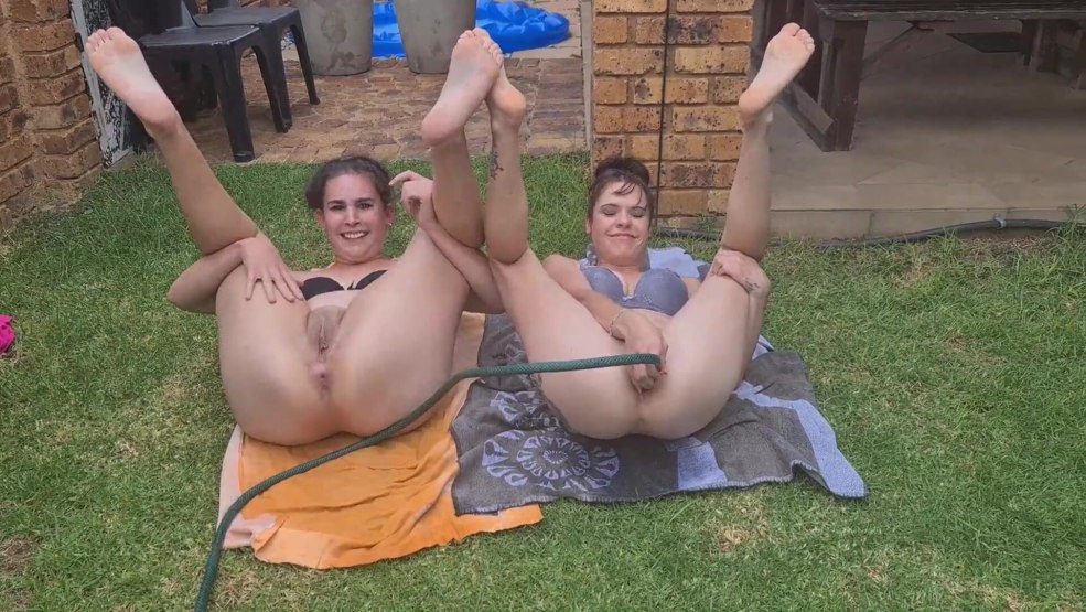 Femme avec strapon fait maison