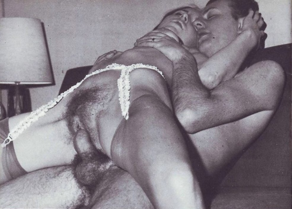 Filles et gars rétro nus