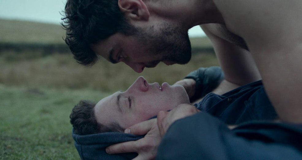 Josh O’Connor et Alec Sekaryan dans le film "God's Earth" (2017)