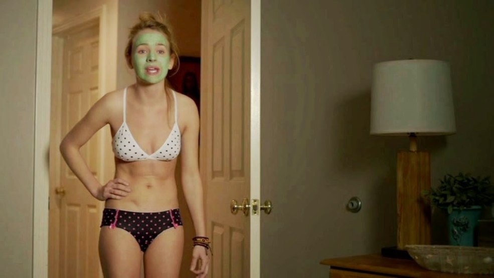 Britt Robertson en sous-vêtements