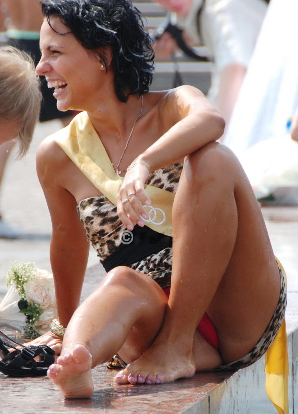 Culotte sous la robe assise