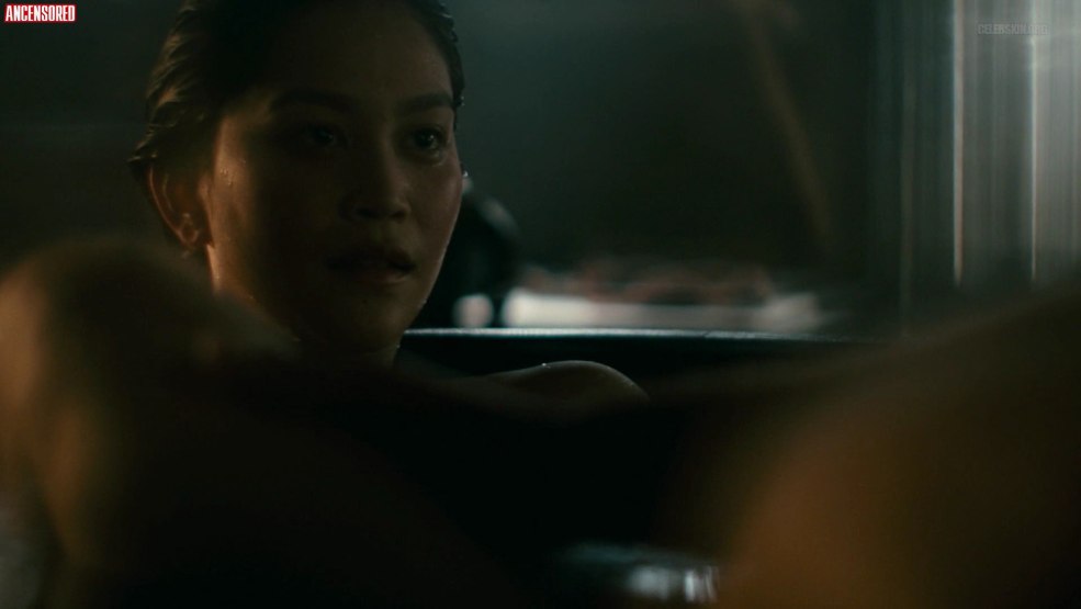 Naked Karen Hassan dans la série "Vikings", 2013