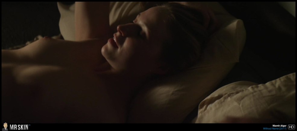 Niam Algar en maillot de bain