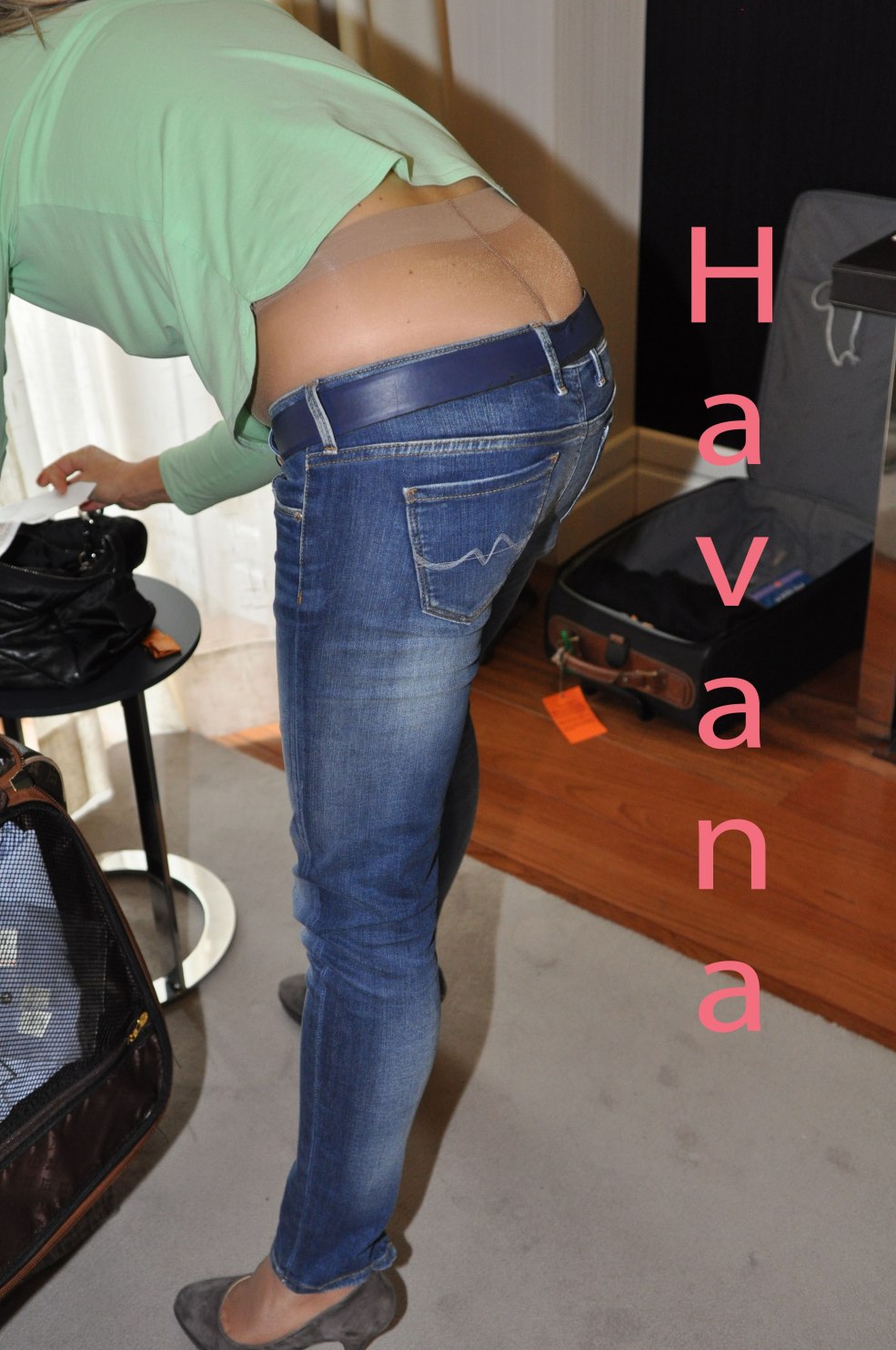Jeans transparents sans culotte