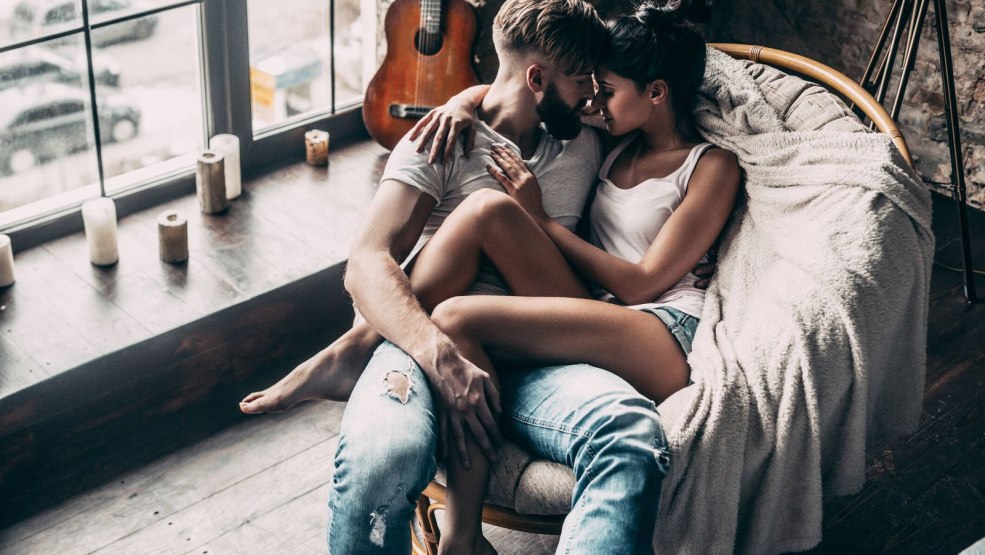 Séance photo au lit pour deux