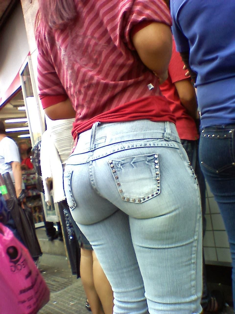 Lisa Shai en short