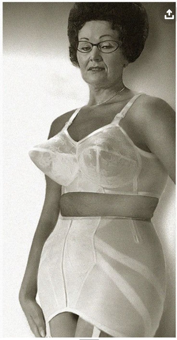 Anita Ekberg en sous-vêtements