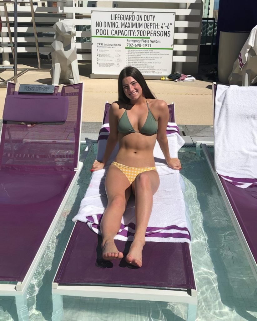 Charlie Damelio en maillot de bain