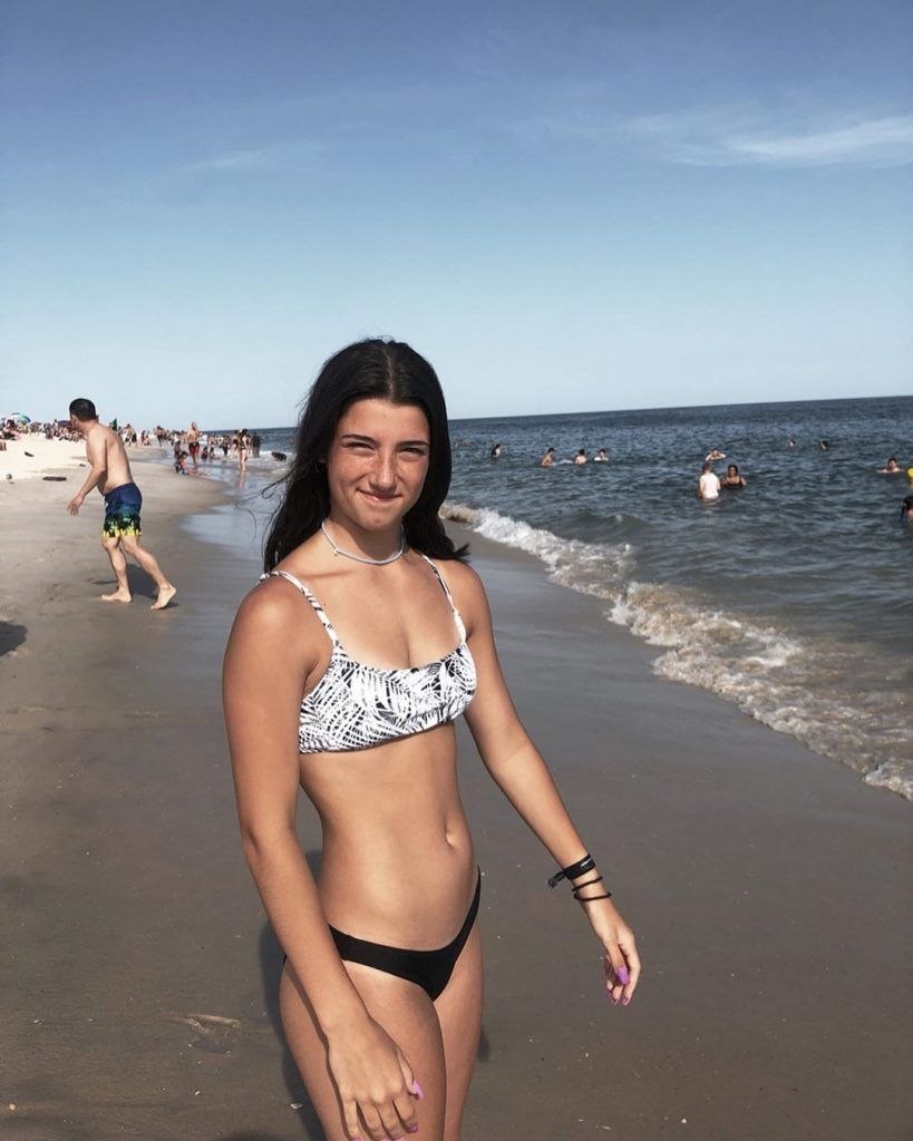 Charlie Damelio en maillot de bain