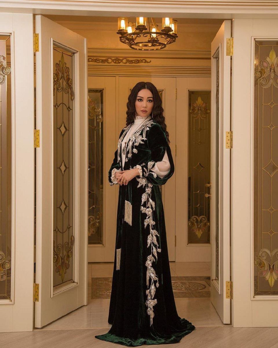 Asal Shodiyeva couronné