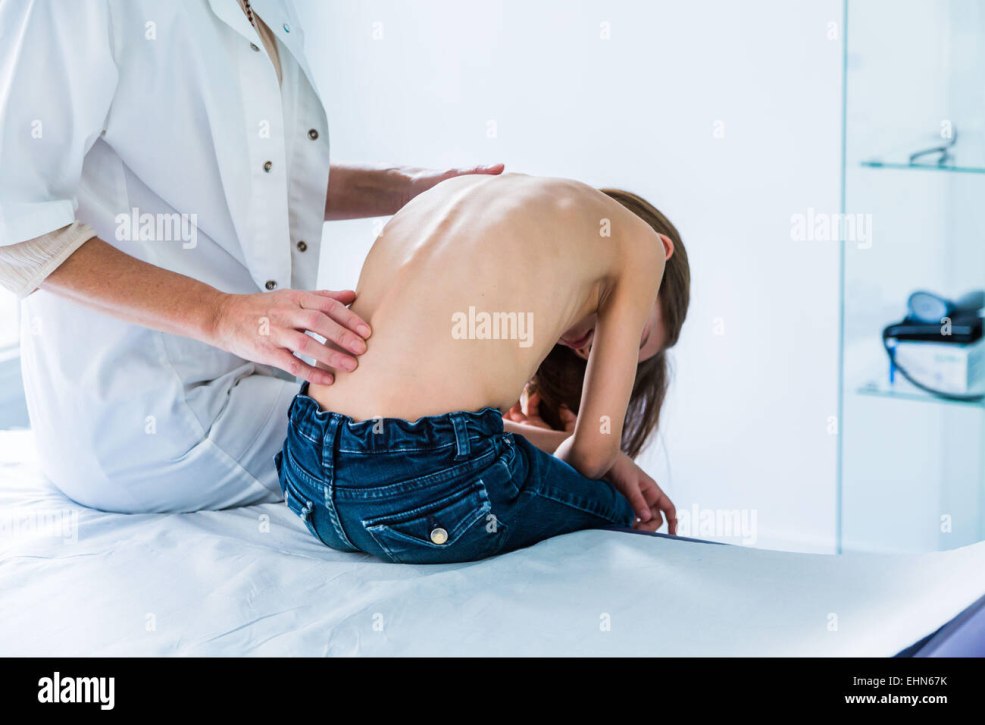 Inspection de l'examen pédiatrique