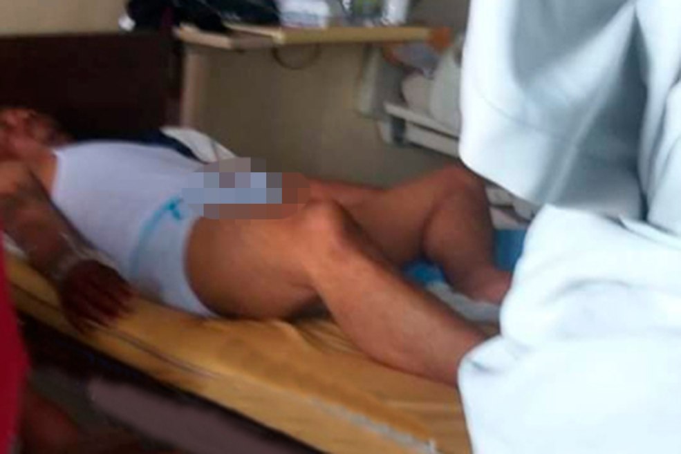 Hommes nus à l'hôpital