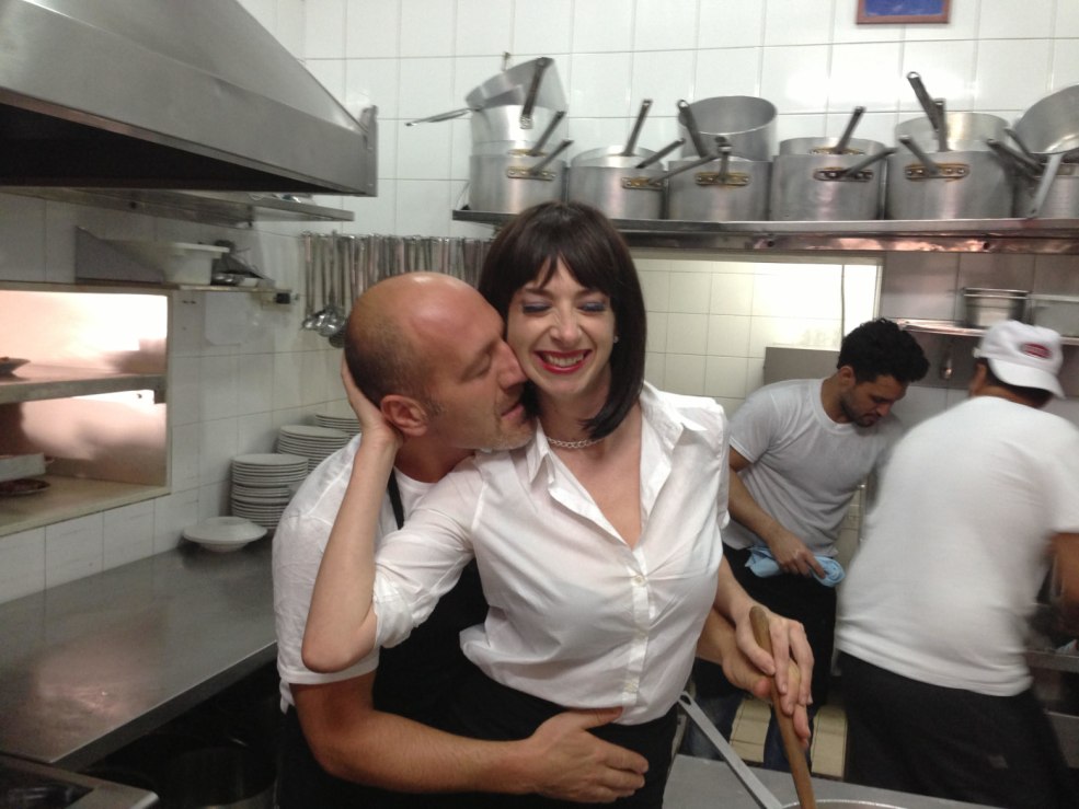 MHM dans la cuisine avec des cuisiniers