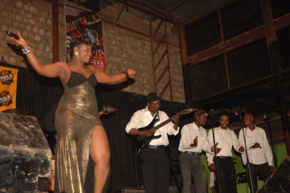 Kiss / Le Baiser (2015)