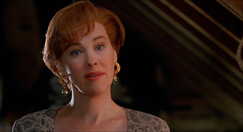 Katherine Ohara seule à la maison