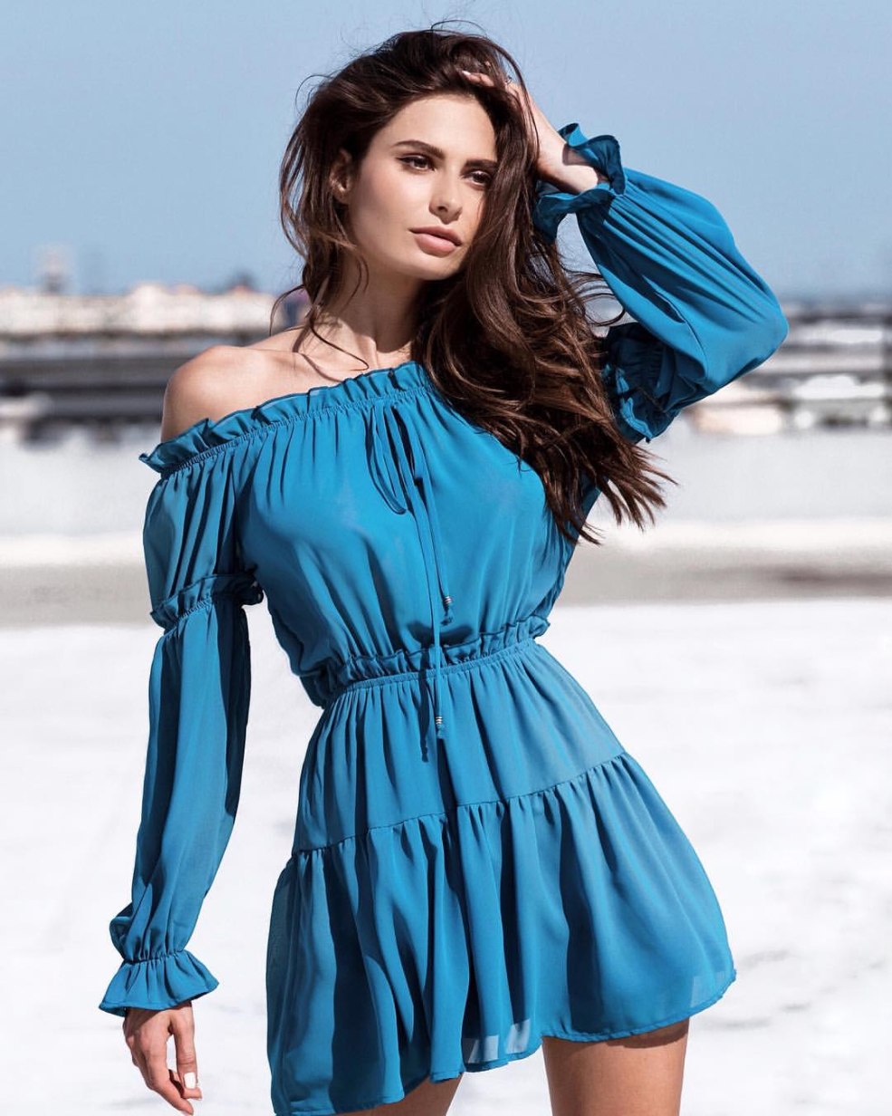 Elina Fedorova est chaud