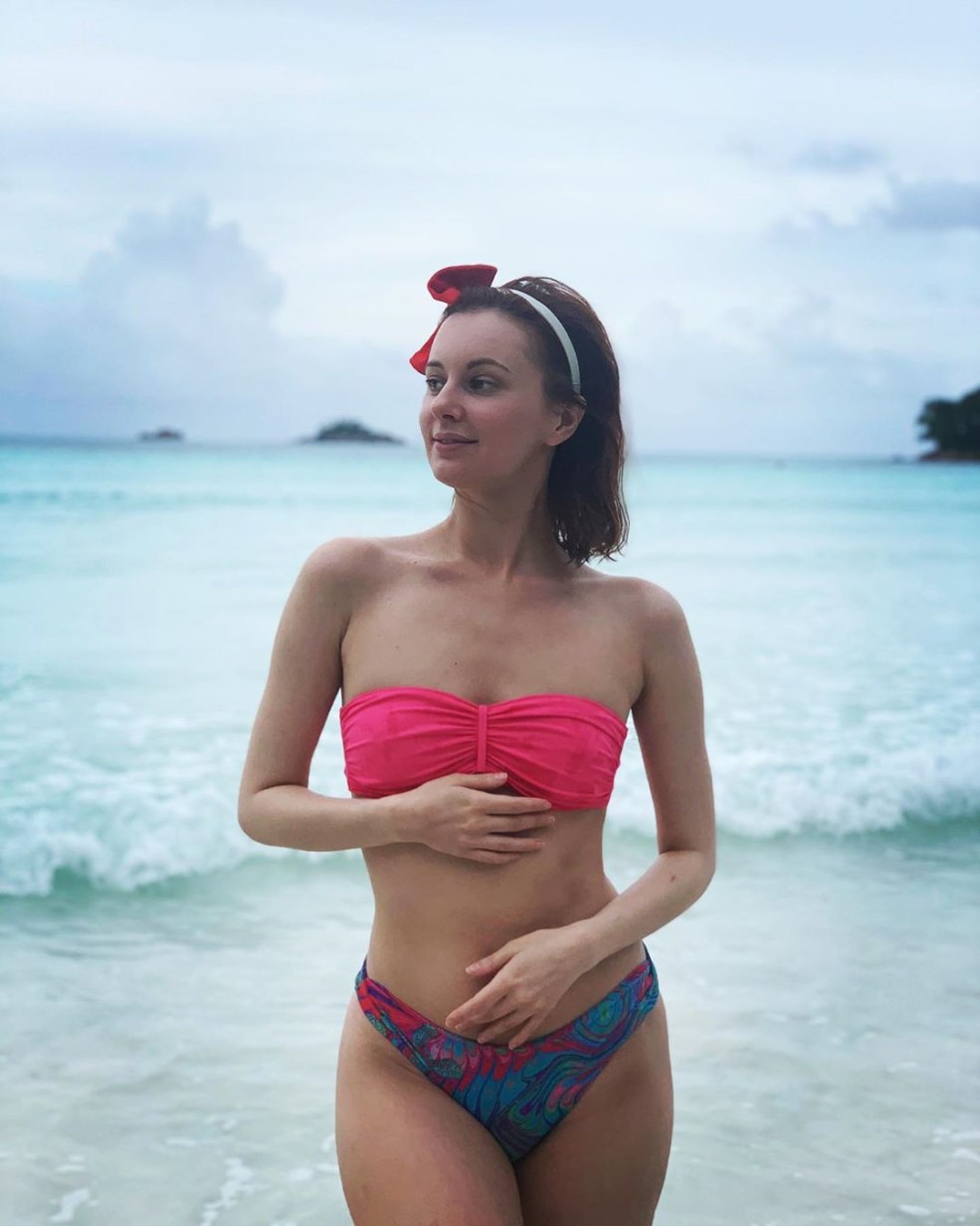 Maroussia Klimova en maillot de bain