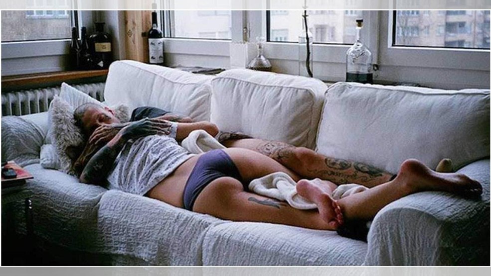 Affaires adultes au lit